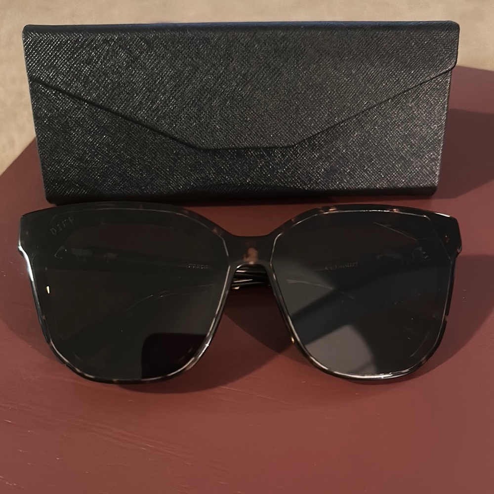 Diff Eyewear Black Sunglasses